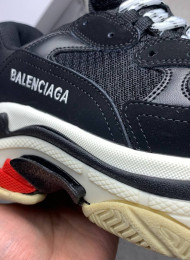Кроссовки Balenciaga Triple S Black White живое фото 4